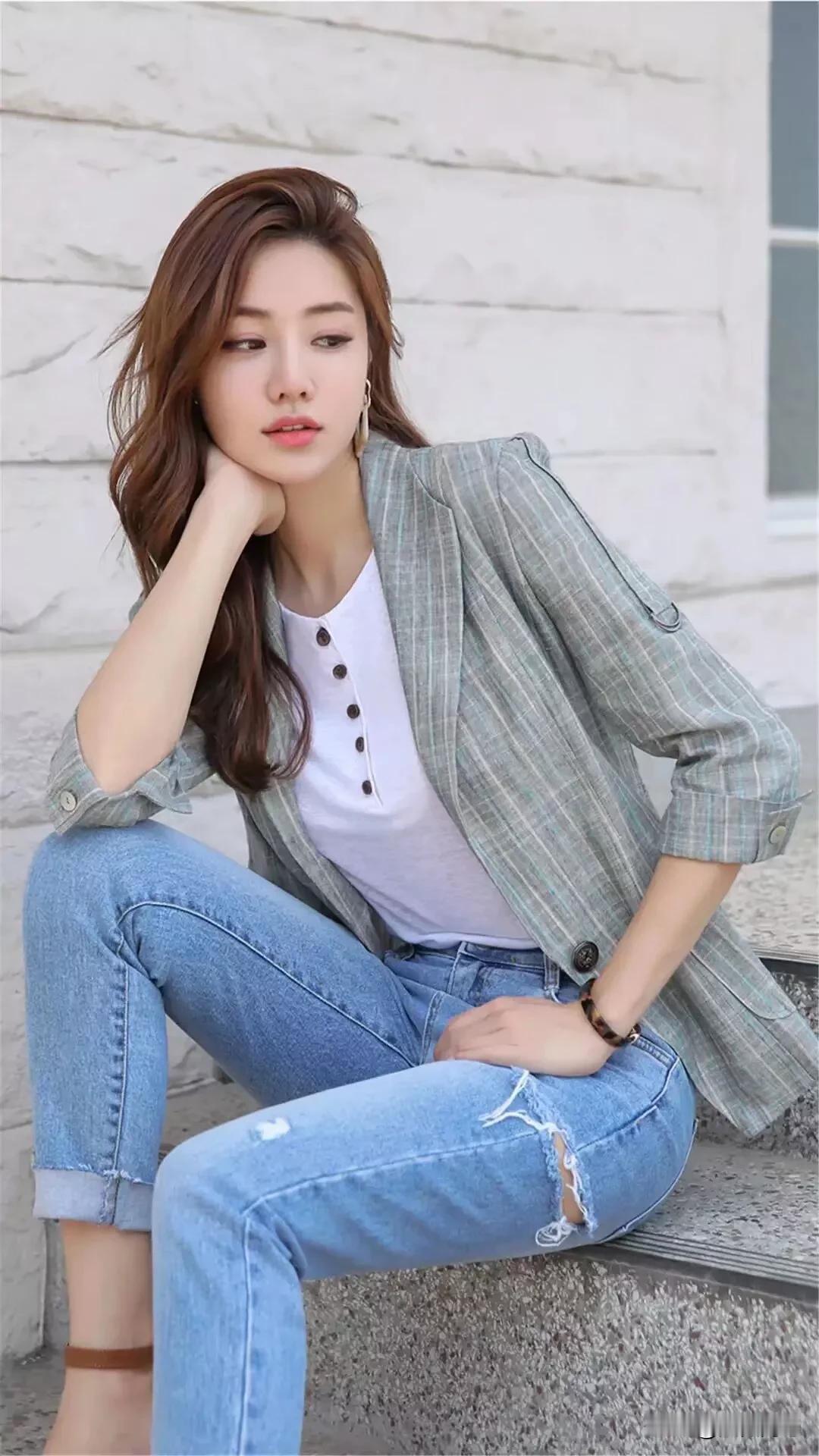 穿搭这事儿，“会穿”可比单纯好看重要多了。我以前也踩过不少坑，买花哨的潮款、廉价