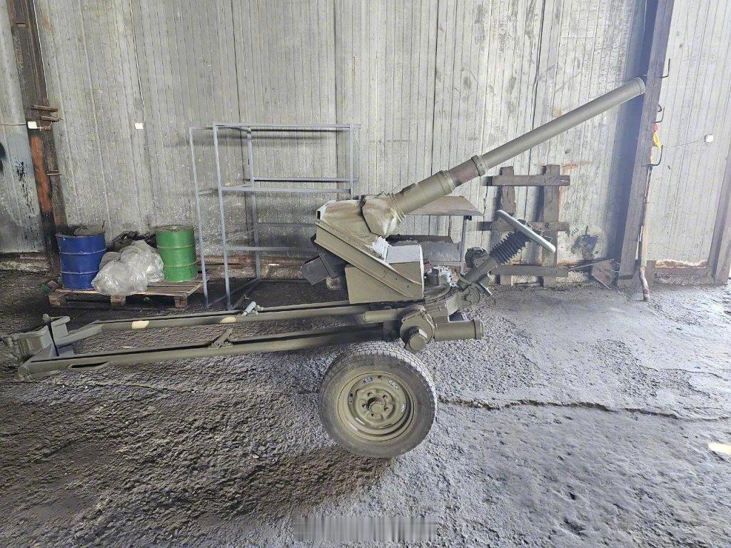 BMP1的73炮被拆下来用​​​