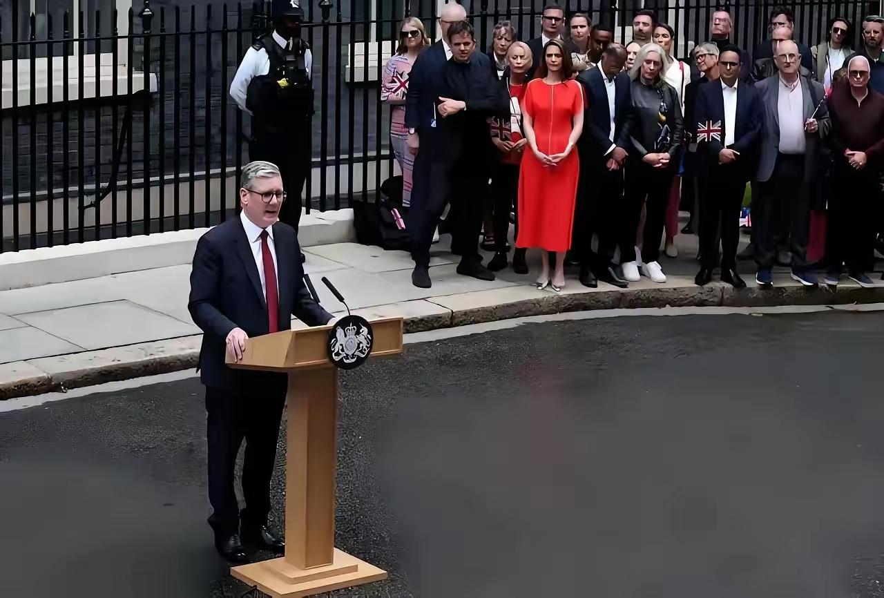 果然斯塔默和马克龙不一样！大伙都猜错了！好多人都说，别看斯塔默访问中国时，说