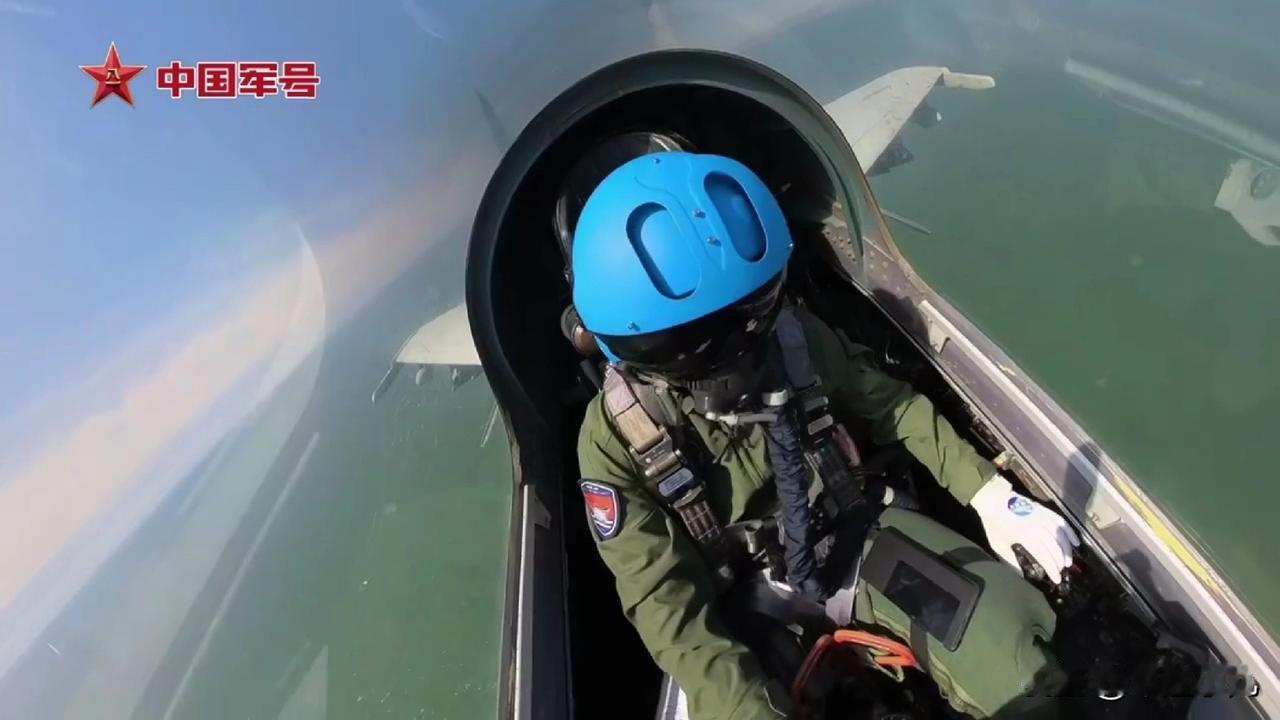 太罕见了，歼11座舱内部曝光，还真是细节满满啊……这样的视角，确实不常见，之