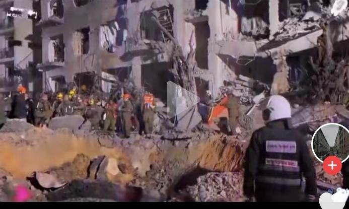 以色列都摧毁到这般程度了，用惨败不堪、一片狼藉形容一点都不为过，离一个国家灭亡还