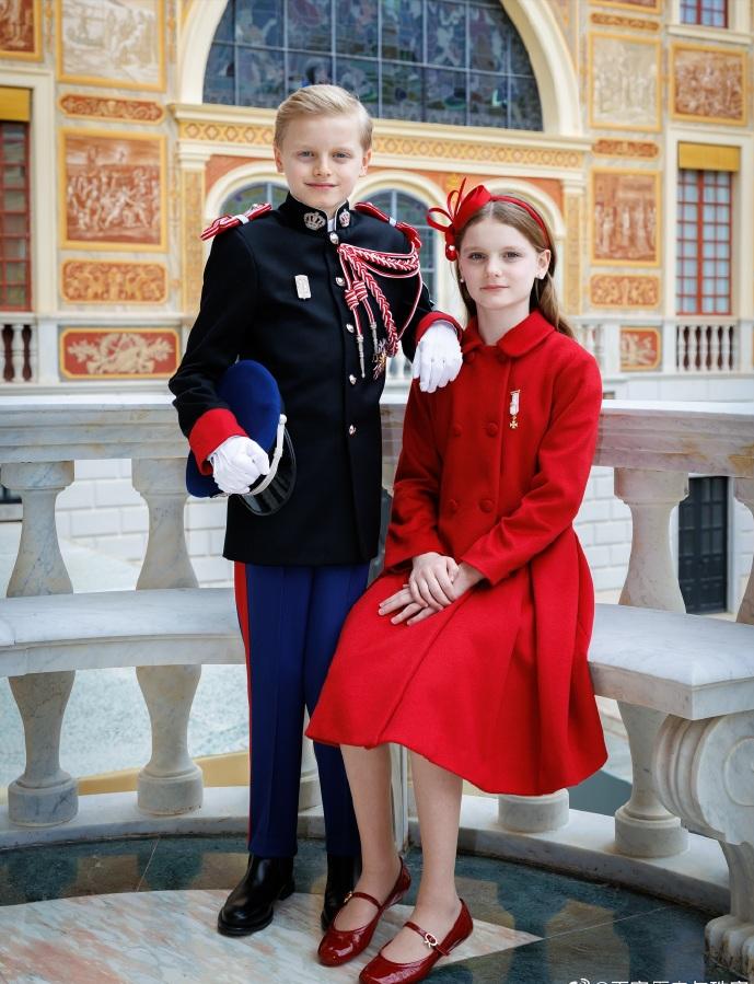 摩纳哥王室的这对百年龙凤胎王子公主，颜值是真的高啊！11月19日，摩纳哥王室公