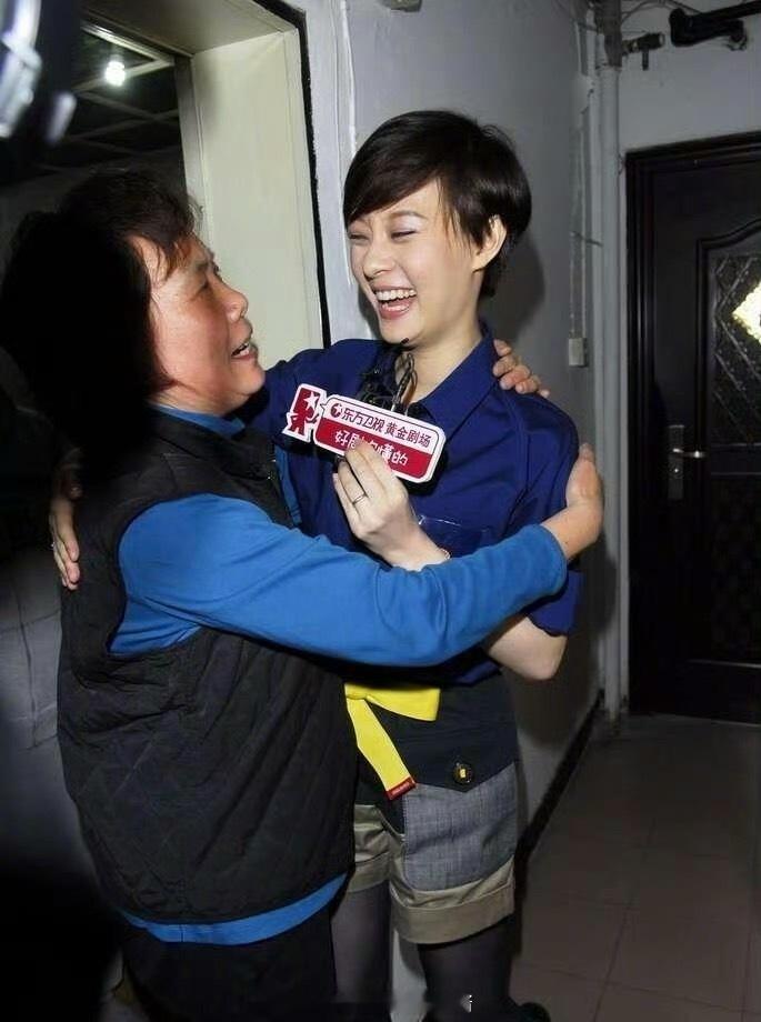 当年的明星都活人感好强，剧粉在家看甄嬛传，孙俪拎着礼品就上门去了
