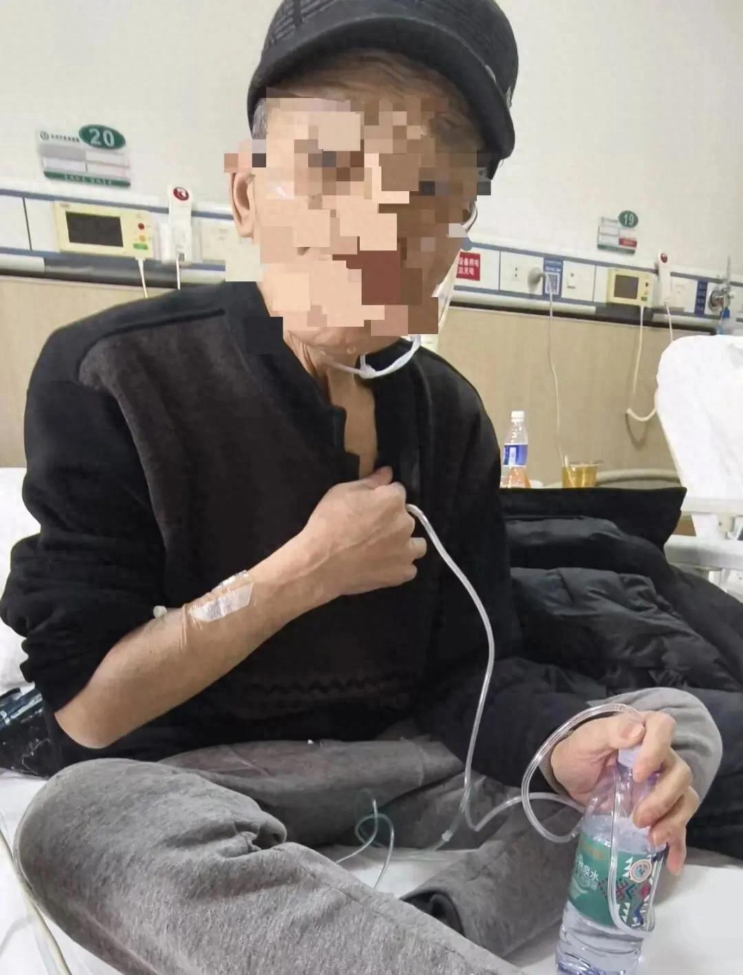 “太硬核了！”湖北武汉，这位七旬大爷半夜喘不上气，胸口憋得快要炸开，情急之下竟自