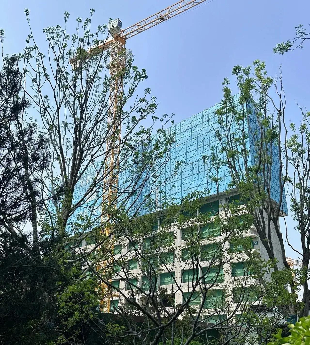 项目经理负责一个15万平米的住宅项目，在国企央企应该给月薪多少合适呢？1、劳务
