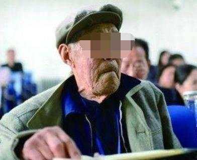 62岁大爷患癌2年, 复查时癌细胞减少了, 医生直说多亏了它们