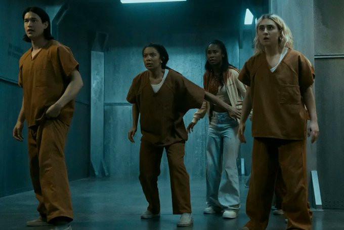 据报道，《黑袍纠察队》的衍生剧《V世代》第三季正式被砍。该剧执行制片人埃里克·克