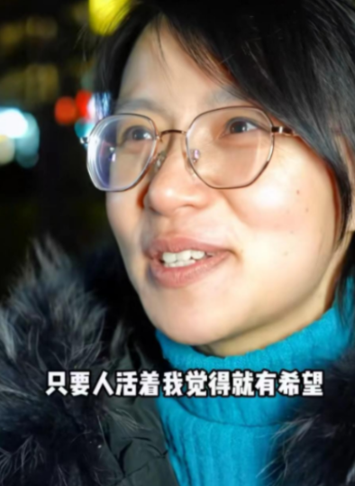 “再难也要活下去！”河南郑州，一男子生意失败，负债400万元，妻子凌晨4点，带1