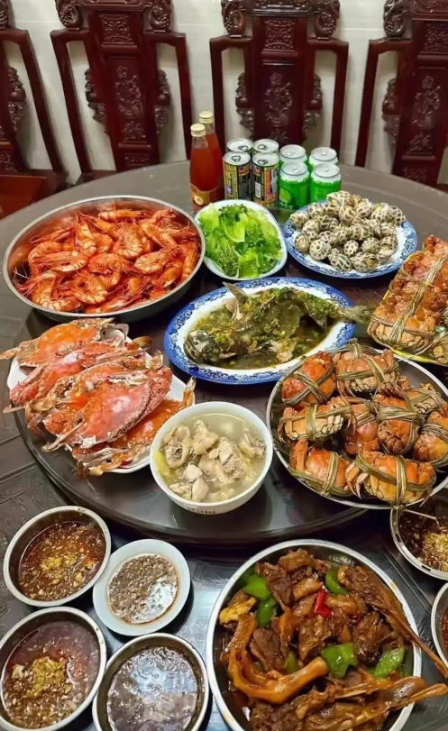 这样的饭菜，我反正吃不饱，你吃得饱吗？