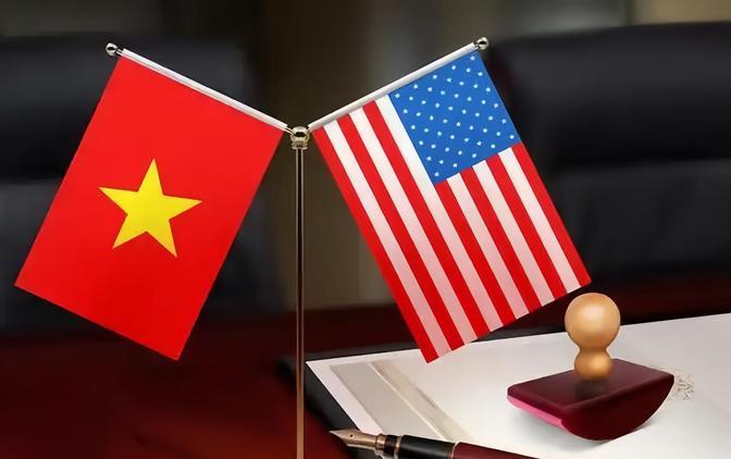 越南成为亚洲第一个和美国签“关税协议”的国家，看起来，越南是先给美国跪了。但是，