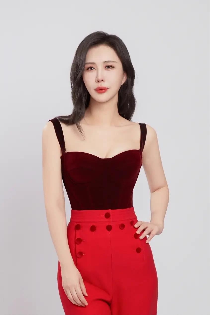 王石与田朴珺说白了就是一份靠着钱撑着的体面，现在钱没了，体面自然也快撑不住了，他