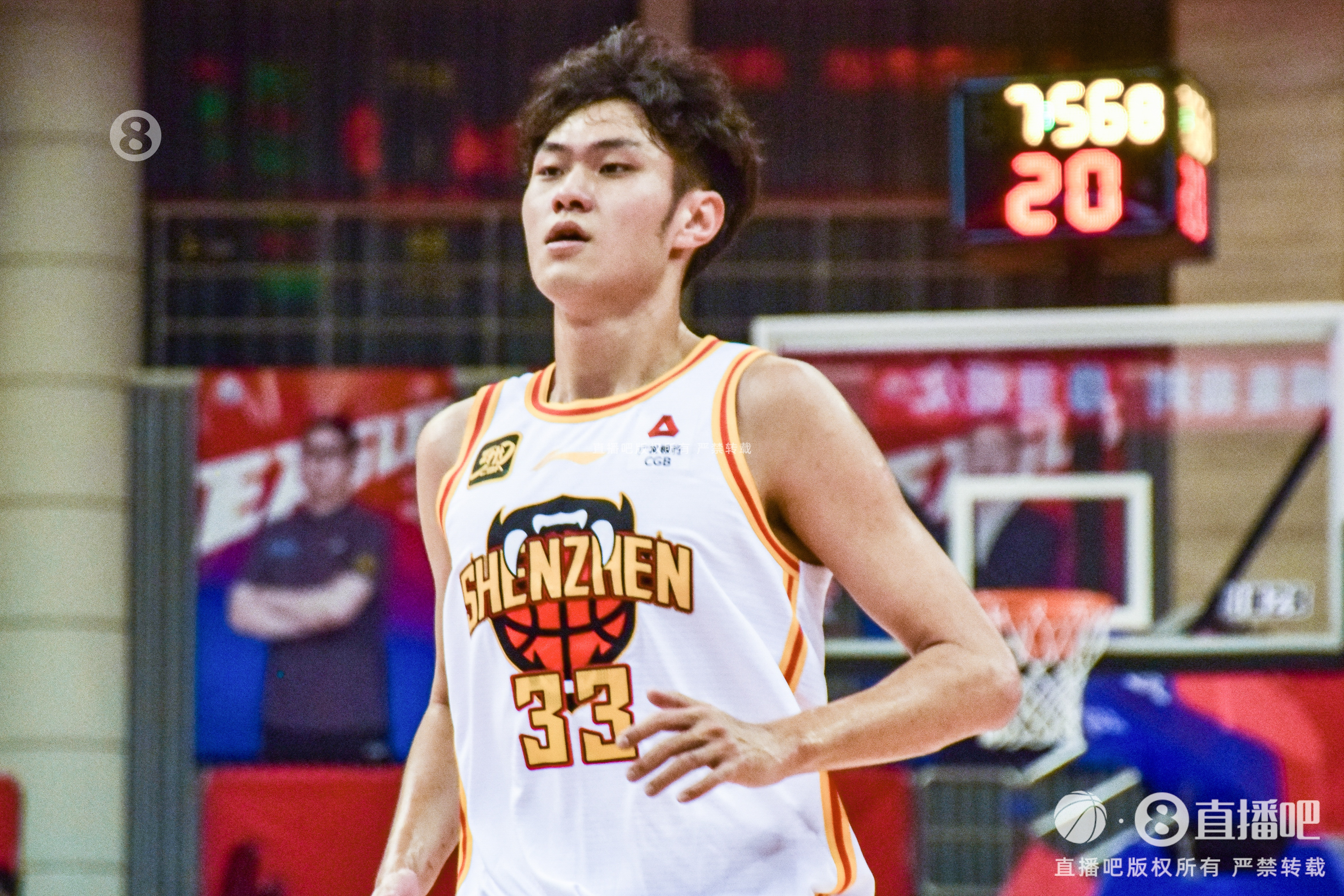 21分4板3助! 媒体人: 王浩然罚球线策应又进步 持球突破有点东西