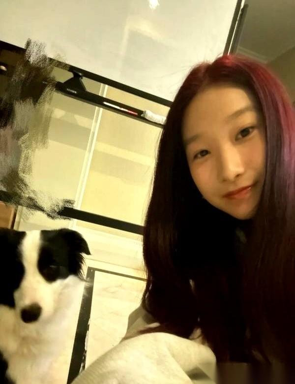 看到文章他妈，带着马伊琍的女儿，祖孙俩在那儿包饺子……说实话，心里咯噔一下。