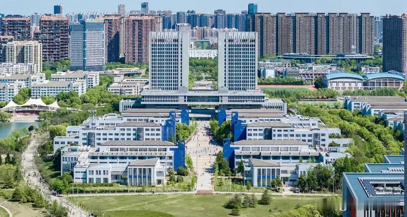 忽然发现一件事，最近安徽合肥的合肥工业大学80周年校庆热热闹闹，同样安徽淮南