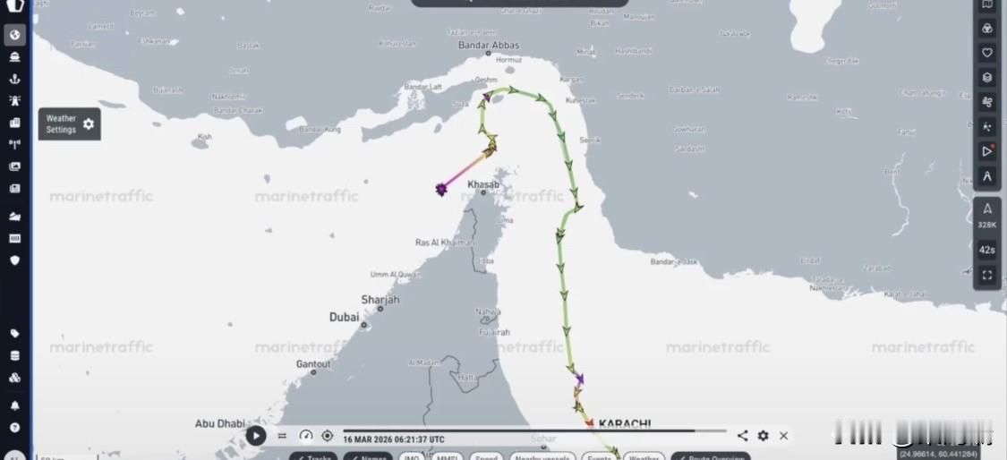 伊朗允许一艘巴基斯坦油轮穿越霍尔木兹海峡，这是自战争开始以来第一艘载有阿联酋石油