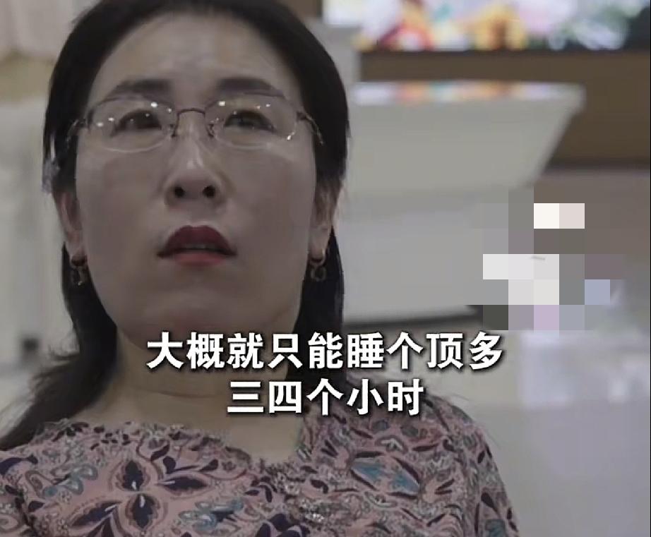 太心疼了！朱女士竟然在办事大厅睡着了朱女士老公看到后心里作何感想？她太累