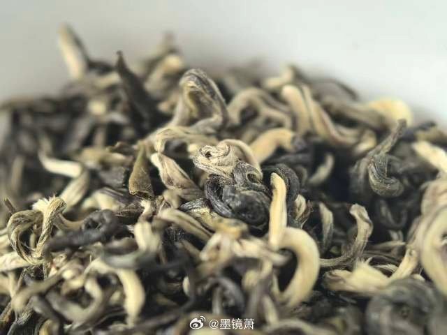 尝试下今年的茉莉花茶，头采纯芽头茉莉花鲜花9窨。茶叶常识