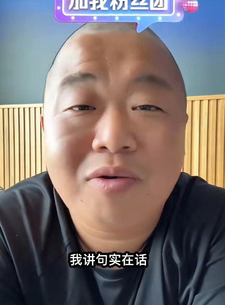 万万没想到长相一般的蓝战非。现在却本为神一样的存在。打游戏挣了。一辈子都花不