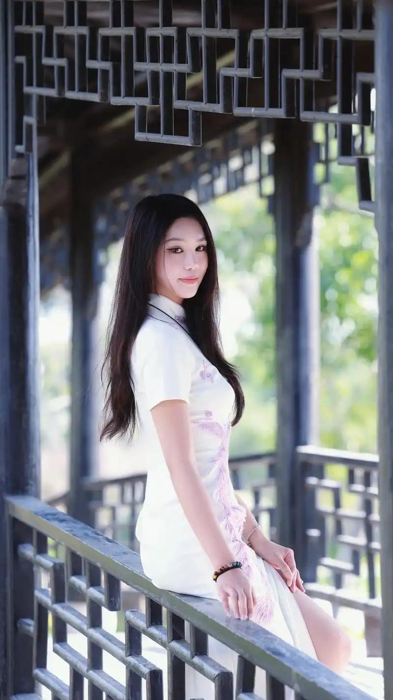 为什么蜘蛛、螳螂的雌性都强壮无比，人类女性却比男性更娇小？这其实是生物演化从“以