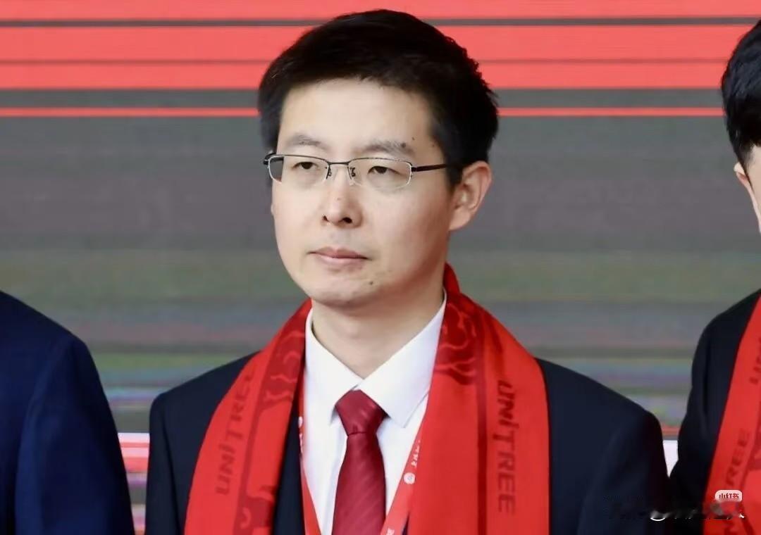 宇树科技上市那天，最魔幻的不是股价涨了629%，也不是34岁的王兴兴身家直接破1