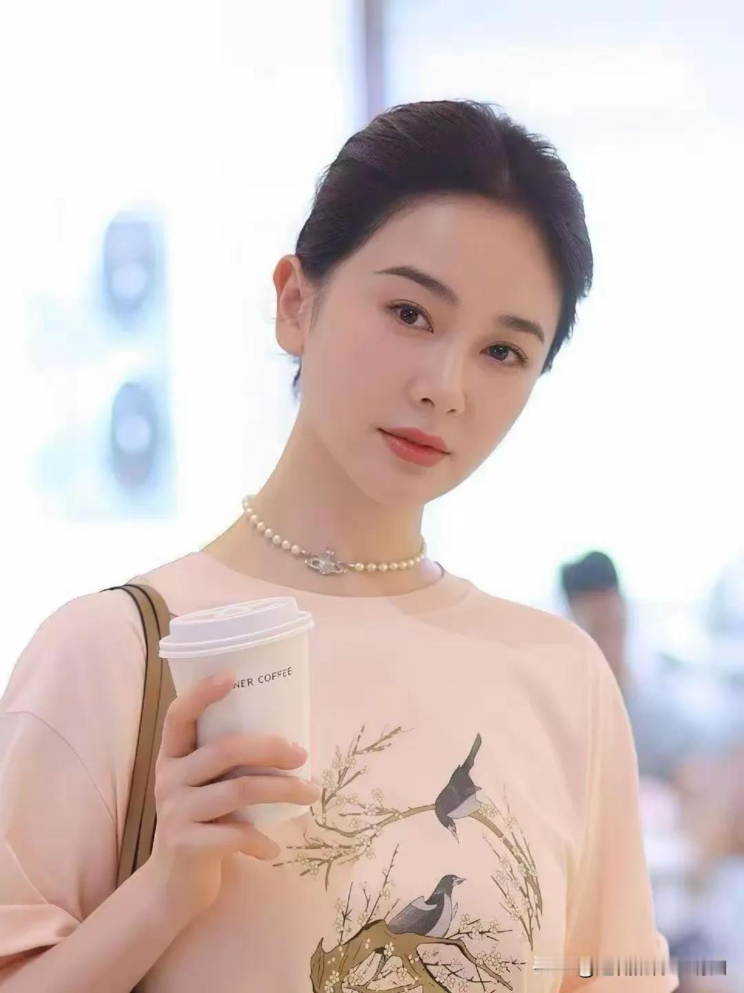 有人说她是少妇的天花板，你觉得咋样？