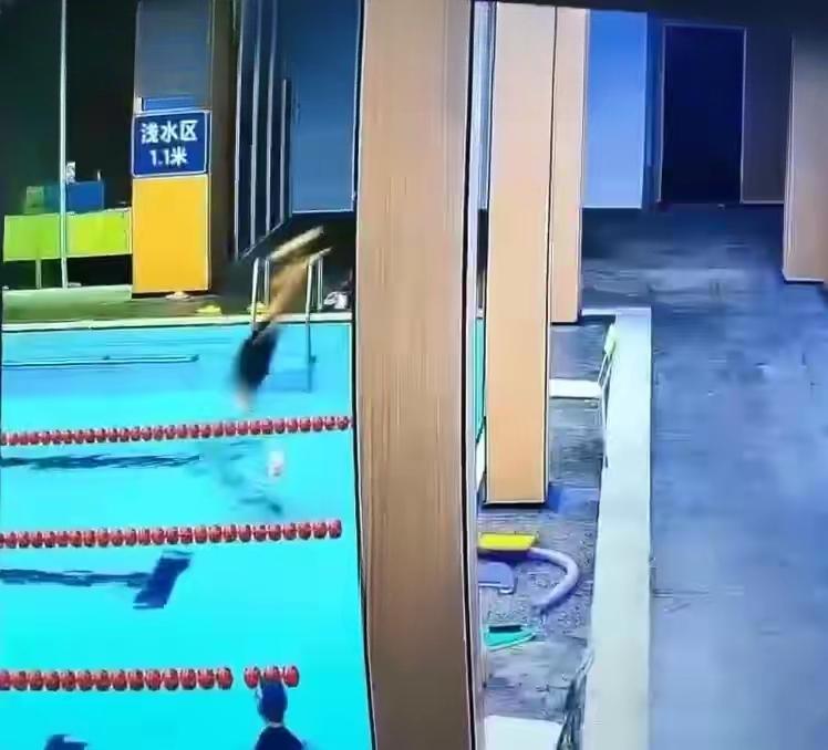 体育老师教女跳水丧命!女儿没呼救,这3个“疏忽”太致命浙江宁波36岁的胡老