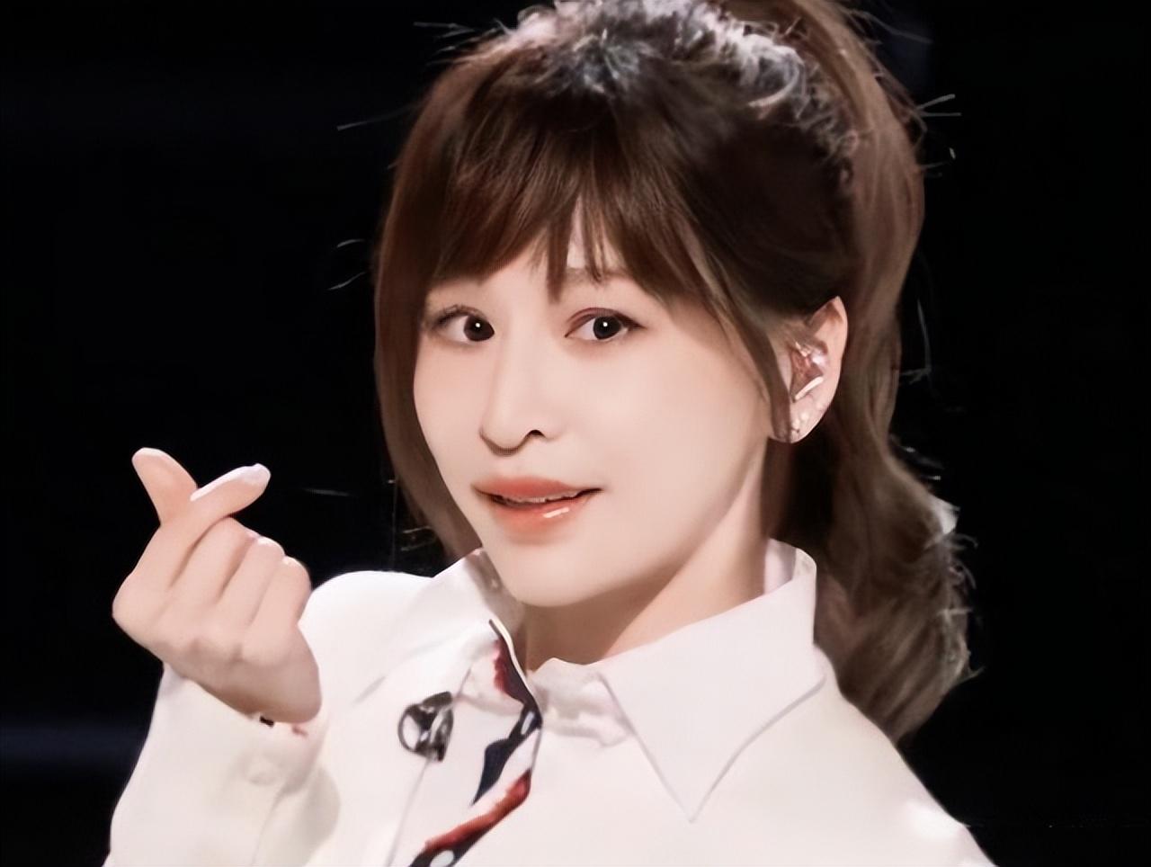 2010年，范植伟对记者说:“王心凌17岁和我在一起时，已经没了第一次，让我很失