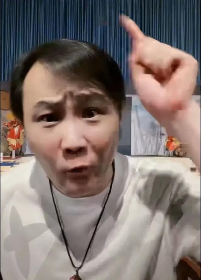 一天3个热搜！德云社又炸锅：30年巡演、闫云达互撕、老郭重情，网友：热搜全被你家