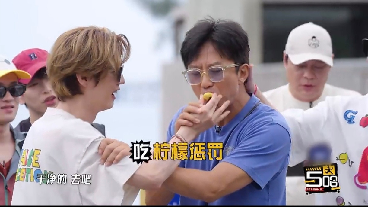 鹿晗生日那天在五哈拥有特权鹿晗也是成为导演组的一天鹿晗五哈一日导演体验趣味十足，