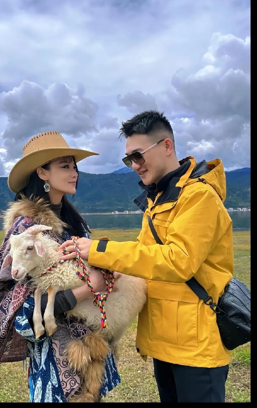 不选择豪门，选择嫁给爱情。虽然只生一个女儿，也不会被婆家催生，在结婚7年里过