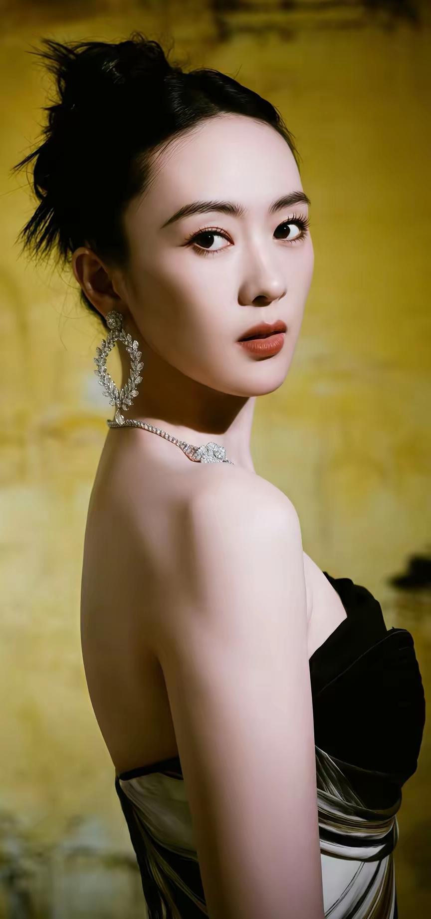 早起去公园散步，晨雾缭绕、草木清香，偶尔传来几声鸟鸣。慢下来感受自然的馈赠，才发