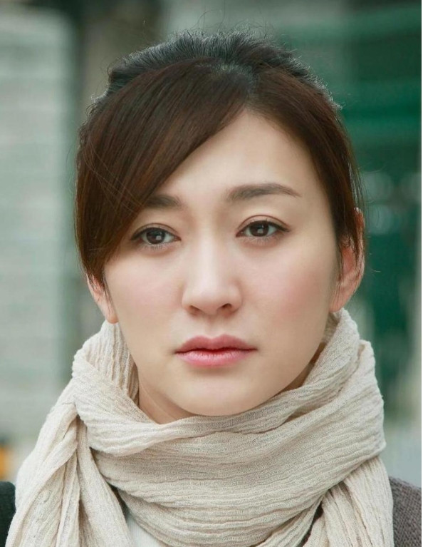 2010年的时候，李小冉在停车场被前男友孙东海给堵住了。孙东海拿着个据说有艾滋病
