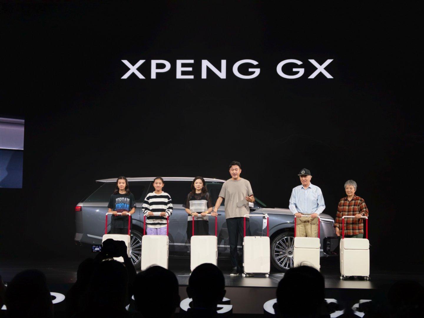 六人六箱出行的场景具象化了小鹏GX装下一家子和他们全家的行李这一幕好温馨小鹏GX