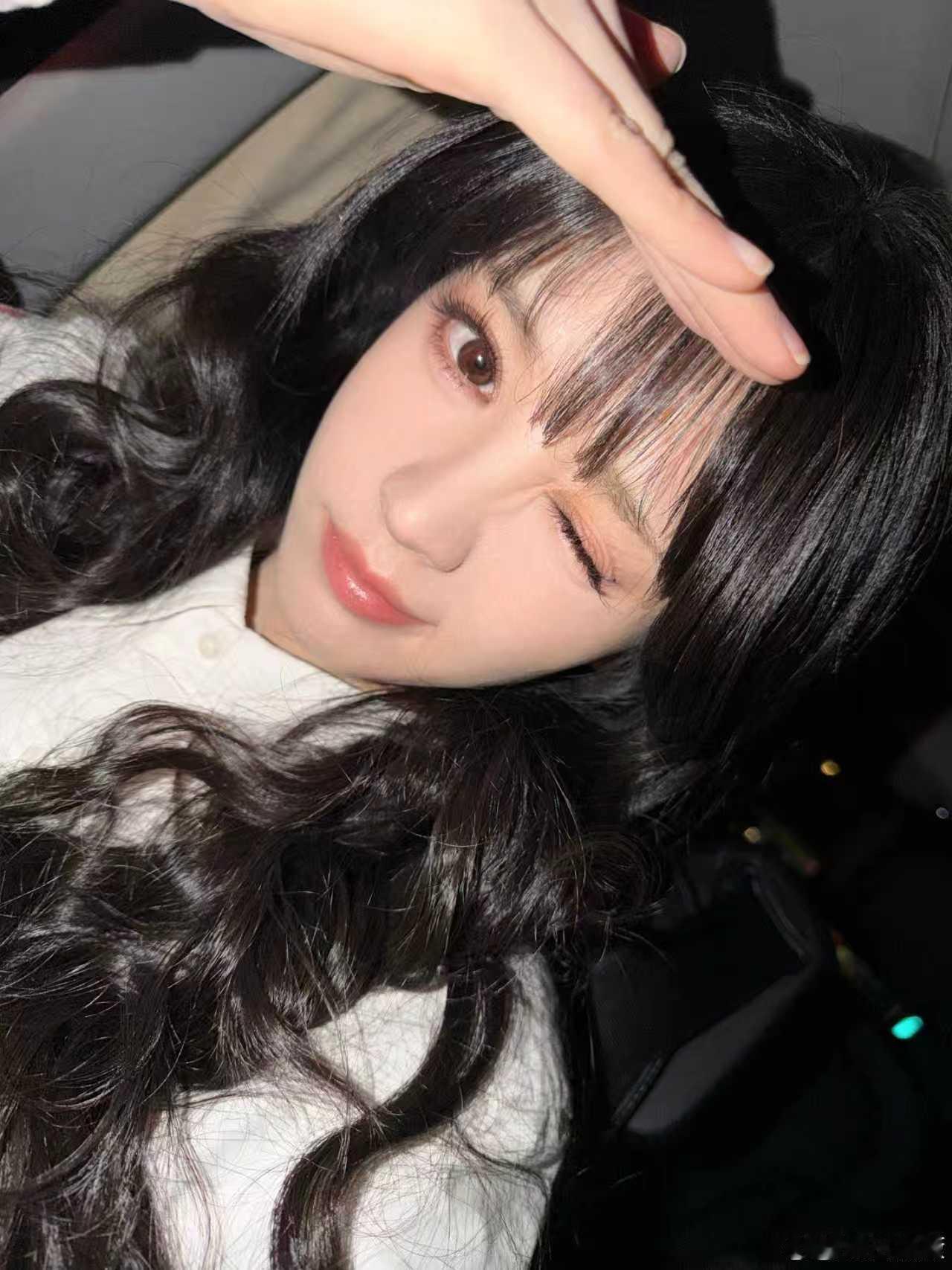 田曦薇人猫plog谁懂田曦薇人猫plog的可爱含量有多高，不管是怼脸拍，还是和