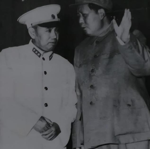 1976年9月9日，一代伟人毛泽东与世长辞。在那个政治局势波诡云谲的时刻，时任