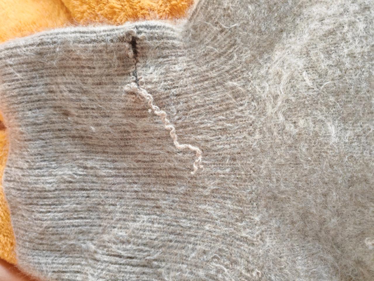 那天穿着这件超高领毛衣出门，热得浑身冒汗，下决心一定要改一改。在抖音上搜到教