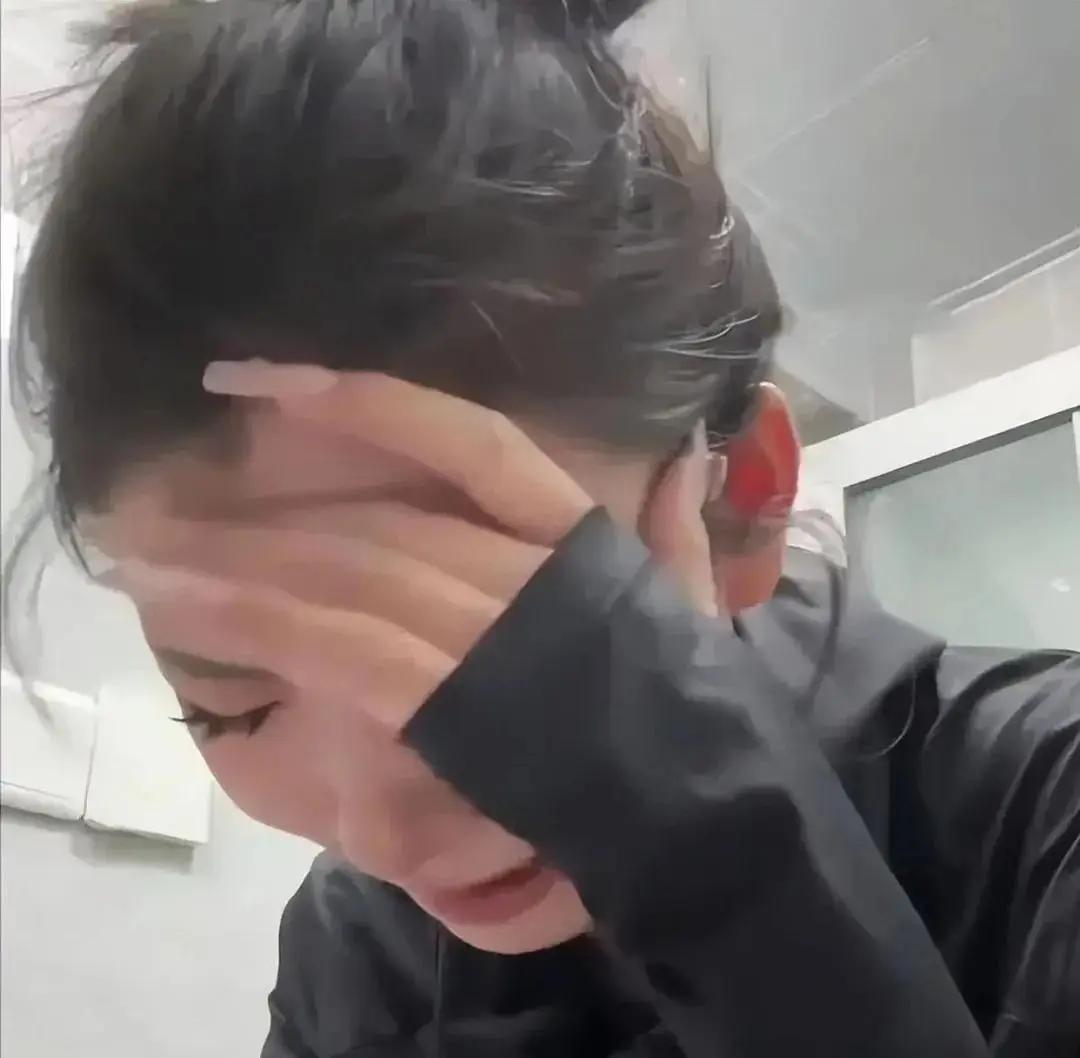 破大防了！一对夫妻刚刚办完龙凤胎的百天宴后，妈妈突然一声不吭的走了，丈夫追过去才