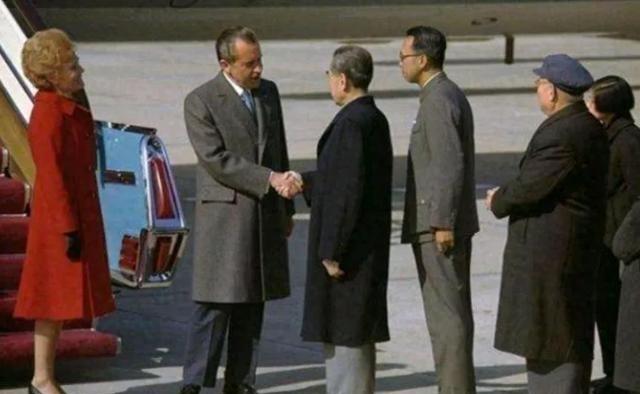 1972年，尼克松访华期间想游览长城，结果前一天晚上忽然遭遇大雪，周总理下死命令
