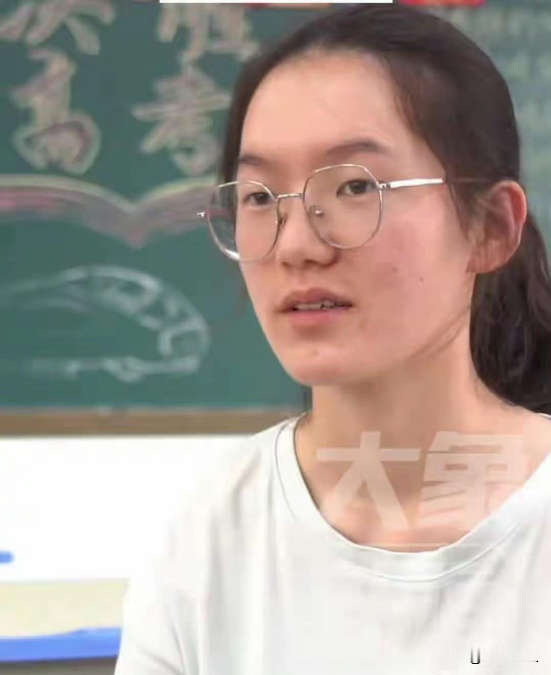 河南699分女孩查分后第一个电话，打给了一个卖床单的老板娘！韩雅平，河南平顶