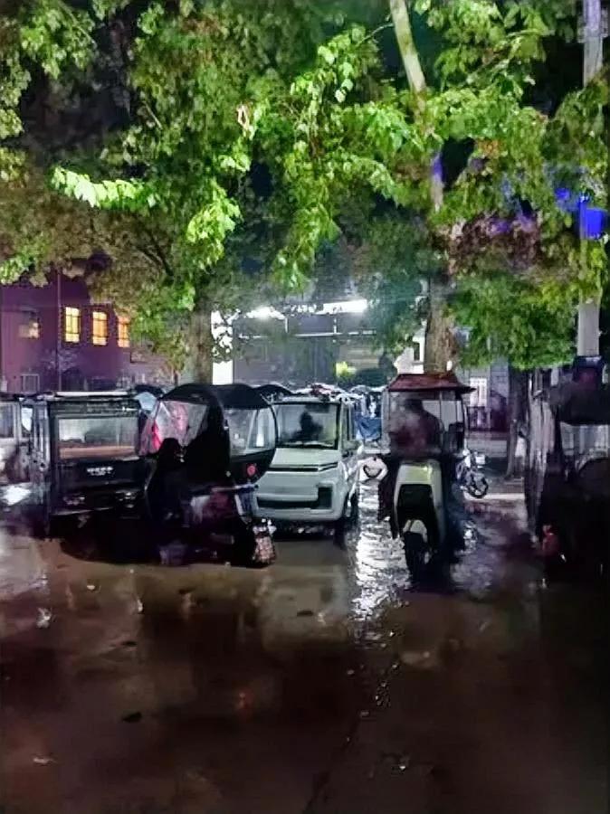 结婚13年，被800块钱打醒了表妹哭着说昨晚和老公打起来了起因是交医保，