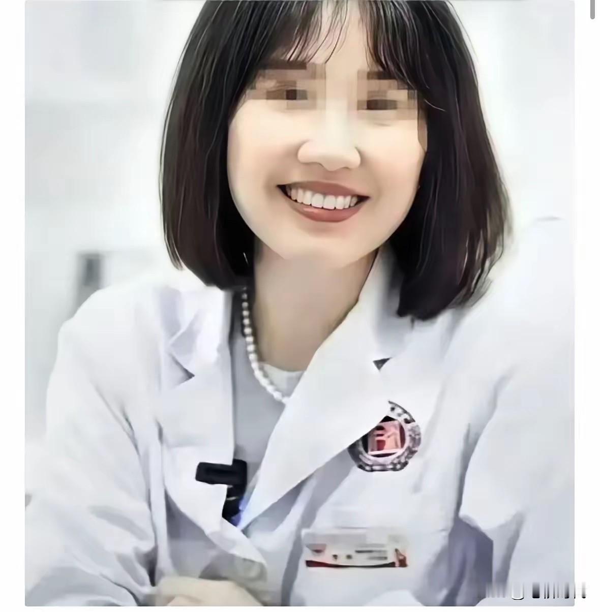 太巧了！昨天发现给妈妈做眼科手术的是一位叫曾琦的医生，心里的疑问一直未解。甚至听