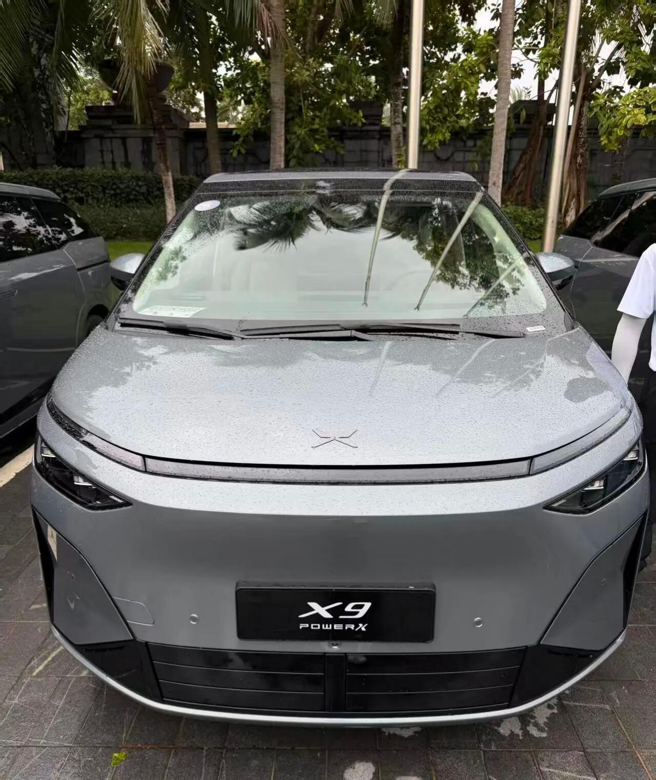 纯电续航超450公里,中大型MPV，小鹏X9增程版亮相，增新配色小鹏X9超级增程