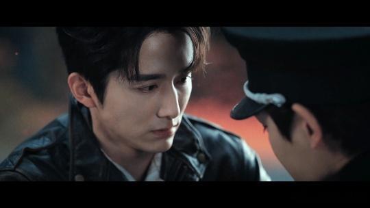 张新成笑着哭表演教材剧集南部档案这段真的将张海盐痛到极致的清醒演了出来，一眼仿