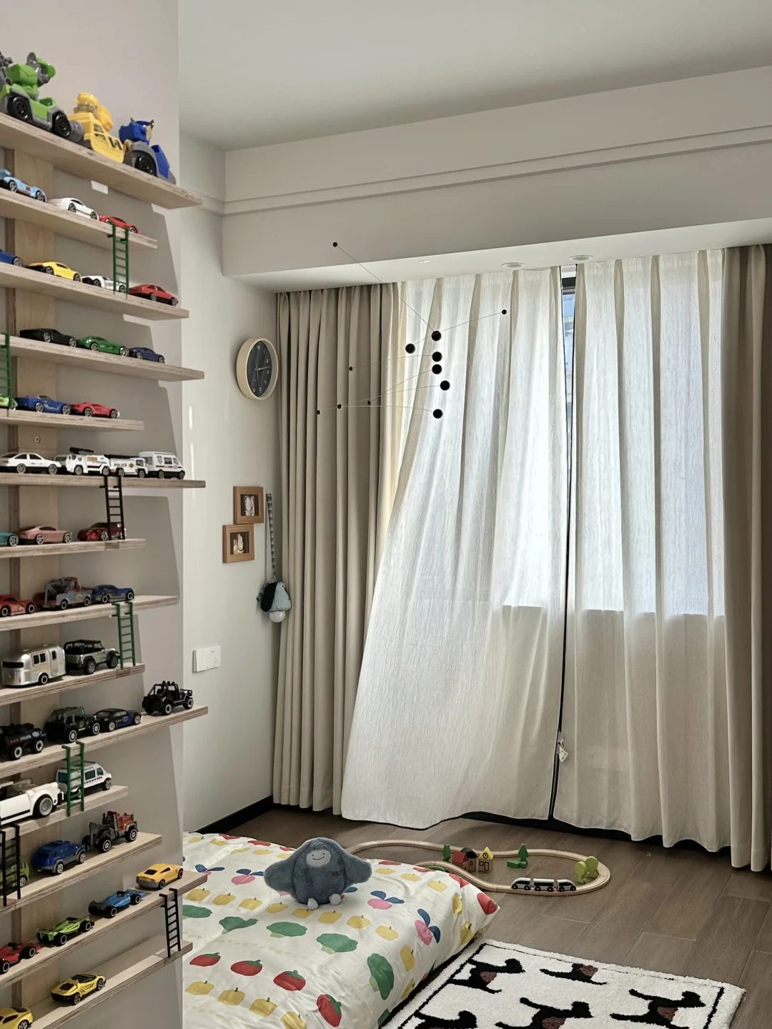 彩色儿童房🏰的氛围感被低饱和度窗帘拉满！