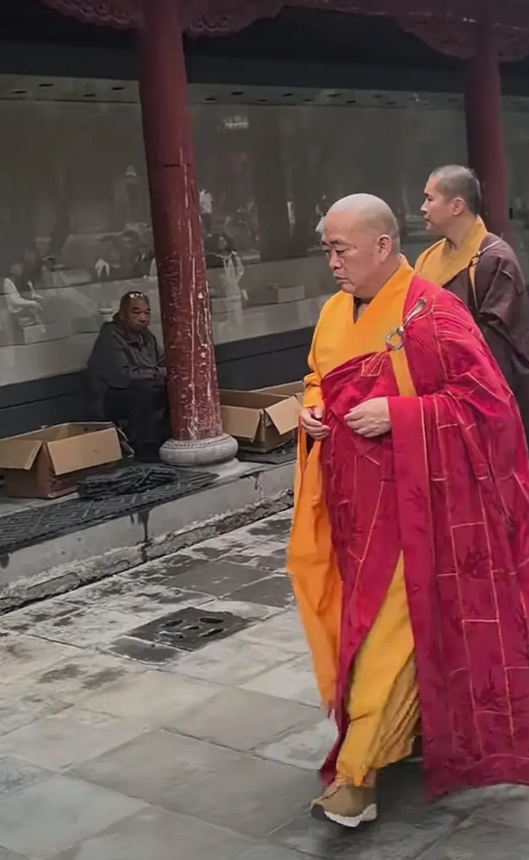 已经证实了，释永信这次恐怕翻盘的机会不多了，度碟已被注销，证明已经不是和尚了。