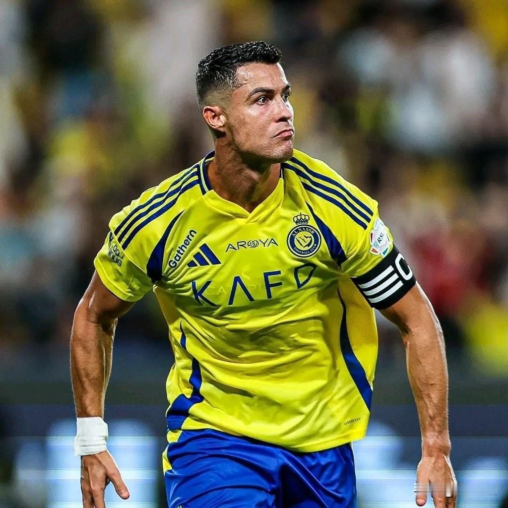 C罗：如果我成为曼联的老板……外媒报道，C罗近日透露了自己退役后的一些展