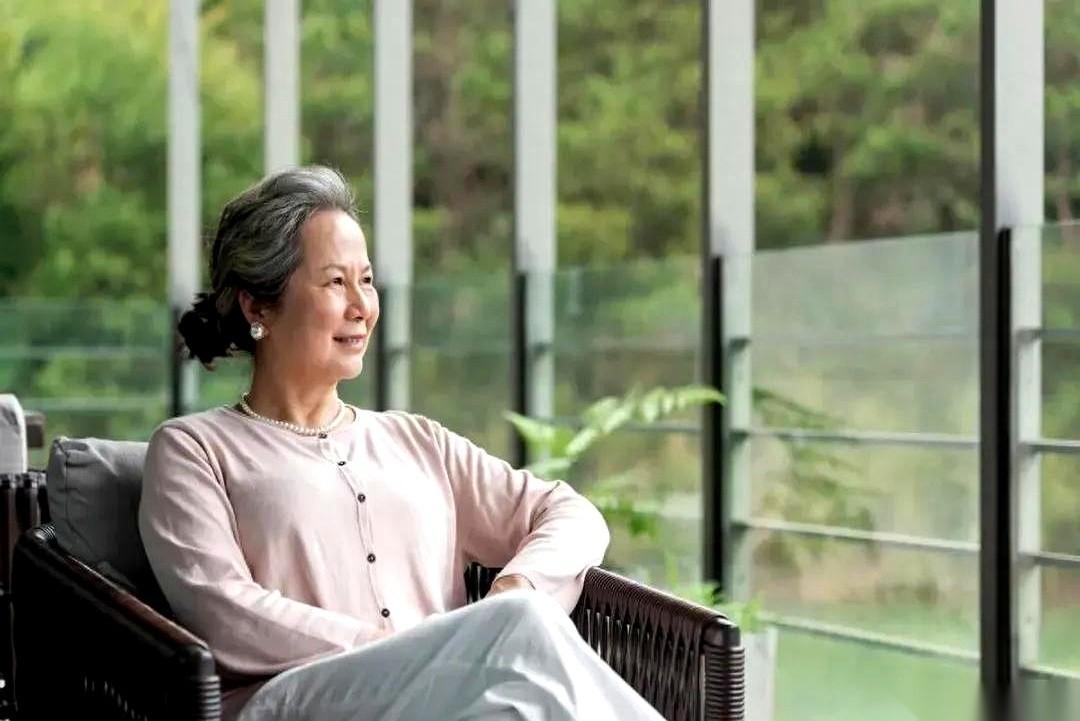 “以后别指望我们给你养老！”电话里，儿媳妇吼出这句话的时候，我，一个58岁的老