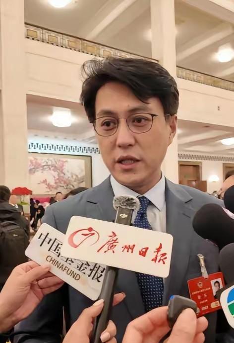 靳东在两会上的这个提案，真把全国老百姓的痛点给戳穿了！“中国60岁以上的老