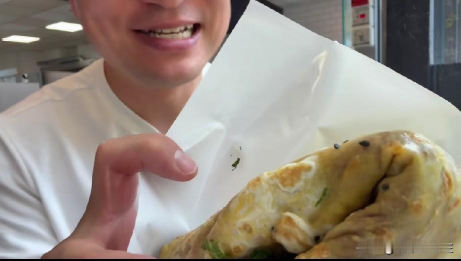 笑死我了！杜塞尔多夫把鸡蛋灌饼搞错了！做成了鸡蛋煎饼果子！樊振东8月份就要