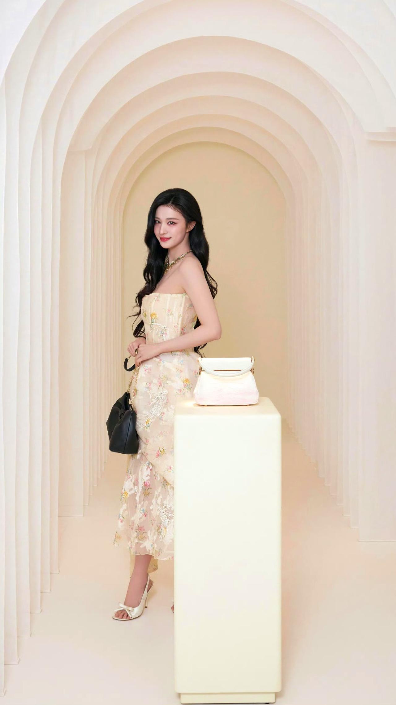 王楚然手机图纸，如果你也喜欢就下载吧！无水印爆料王楚然